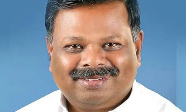 സ്‌റ്റോപ്പ്‌ മെമ്മോ അവഗണിച്ച്‌ എസ്‌. രാജേന്ദ്രന്‍ എം.എല്‍.എ. നിര്‍മാണപ്രവര്‍ത്തനം നടത്തി