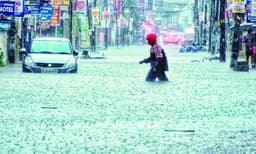 കേരളത്തില്‍ മഴ കനക്കുന്നു, കോഴിക്കോട് ഓറഞ്ച് അലര്‍ട്ട്; ഏഴു ജില്ലകളില്‍ യെല്ലോ അലേര്‍ട്ട്