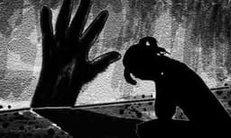 മകളെ കൊലപ്പെടുത്തിയാല്‍ സമ്പത്ത് കൂടുമെന്ന മന്ത്രവാദി ; സ്വന്തം മകളെ ക്രൂരമായി കൊലപ്പെടുത്തി അച്ഛന്‍