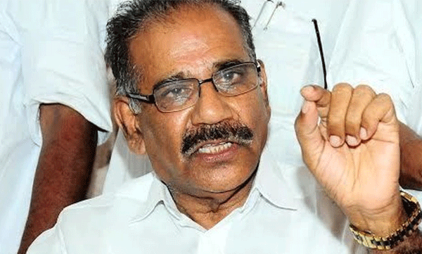 സ്വകാര്യ ബസ് സര്‍വീസ്; ഉടമകളുടെ ആവശ്യം തള്ളി, ചാര്‍ജ് വര്‍ധന ഉടനില്ല: ഗതാഗതമന്ത്രി
