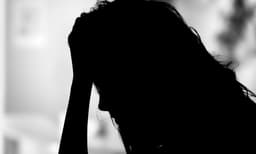 മാതാപിതാക്കളില്ലാത്ത നേരത്ത് സഹോദരന്‍ ബലാത്സംഗം ചെയ്യാന്‍ ശ്രമിച്ചു ; പെണ്‍കുട്ടി ഉലയ്ക്ക് അടിച്ചു അരിവാളിന് വെട്ടി കൊന്നു, പോലീസിന് കീഴടങ്ങി