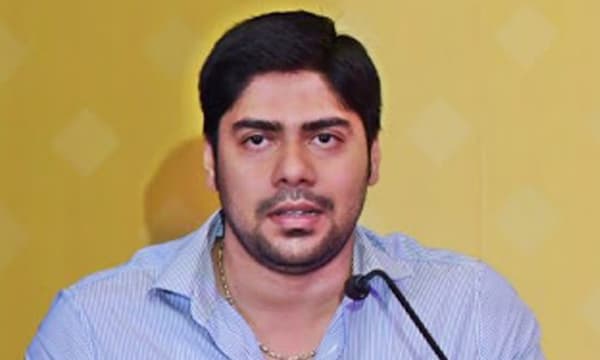 ലാപ്‌ടോപ്‌ വേണമെന്ന്‌ വിദ്യാര്‍ത്ഥിനി; നല്‍കാമെന്ന്‌ ഉറപ്പുനല്‍കി കലക്‌ടര്‍