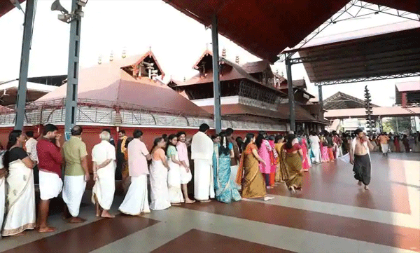 ഗുരുവായൂര്‍ ക്ഷേത്രത്തില്‍ നടന്ന വിവാഹത്തില്‍ കോവിഡ് ബാധിച്ച ബ്യൂട്ടീഷ്യന്‍ വധുവിനെ ഒരുക്കിയെന്ന് സന്ദേശം