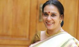 മക്കളുടെ വീഴ്ചകള്‍ക്കായി മാതാപിതാക്കളെ ചെളി വാരി എറിയുന്നവര്‍ ഉത്തരം പറയൂ...; മകന്‍ ചെയ്ത കുറ്റത്തിന് മാലാ പാര്‍വതിയെ ആക്ഷേപിക്കും മുന്‍പ് 