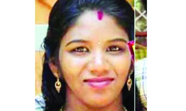 അണലി കാലിനു മുകളിലേക്കു കയറി കടിക്കില്ലെന്ന് വിദഗ്ദ്ധര്‍ ; ആഴത്തില്‍ പാമ്പുകടിയേറ്റത് ഉത്രയുടെ കാലിന്റെ ചിരട്ടഭാഗത്തിന് മുകളിലും മുട്ടിനു താഴെയും ;  അന്നേ അസ്വാഭാവികത തോന്നിയിരുന്നെന്ന് ഡോക്ടര്‍