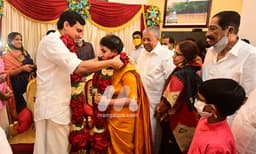 പിണറായി വിജയന്റെ മകൾ വീണയും  മുഹമ്മദ് റിയാസും വിവാഹിതരായി- ചി​‍ത്രങ്ങള്‍