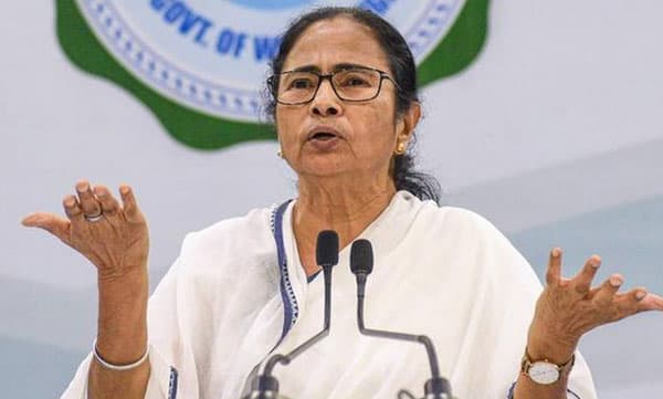 വീരമൃത്യു വരിച്ച ബംഗാള്‍ സ്വദേശികളായ രണ്ട് സൈനികരുടെ കുടുംബങ്ങൾക്ക് സഹായധനം പ്രഖ്യാപിച്ച് മമത ബാനർജി