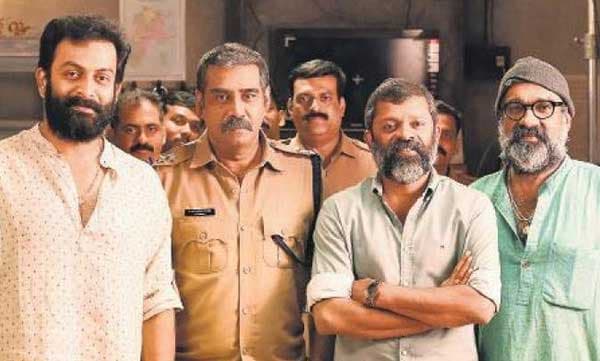 ശ്രമങ്ങളെല്ലാം വിഫലമായതിന്റെ തേങ്ങലില്‍ പൃഥ്വിയും ബിജു മേനോനും രഞ്ജിത്തും