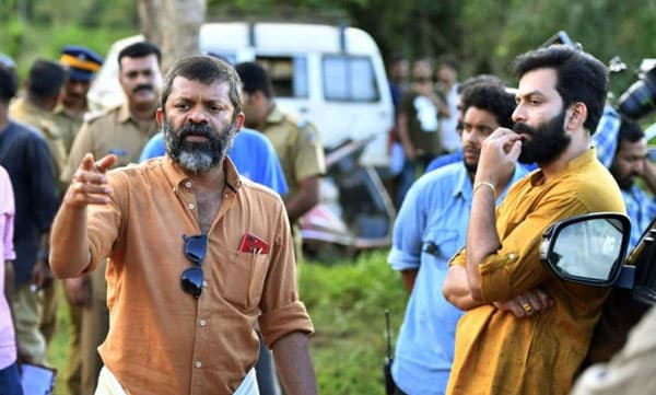 പുച്ഛമാണോ നിന്റെ സ്ഥായിഭാവം എന്ന് ഞാന്‍ തെറ്റിദ്ധരിച്ചു., സച്ചീ, നീ കരയ്‌ക്കെത്തിച്ച, നങ്കൂരമിട്ട അമ്മ, ചേട്ടന്‍, ചേച്ചി..!
