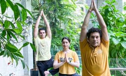 അർജുൻ തെൻഡുൽക്കറിനെയും സാറയെയും കൂട്ടി യോഗ ചെയ്ത് സച്ചിന്റെ പിതൃ ദിന, യോഗാ ദിന ആഘോഷം ; ചിത്രം വൈറല്‍ 