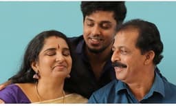 ‘എല്ലാവരേയും സ്നേഹിച്ചിട്ടല്ലേ ഉള്ളൂ, എന്നിട്ടും’ ; അമ്മയുടെ വിയോഗത്തിൽ വേദന പങ്കുവച്ച് സാഗർ സൂര്യൻ