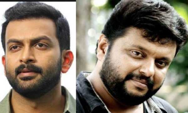 'വാരിയം കുന്നത് അഹമ്മദ് ഹാജി ധീരയോദ്ധാവ് തന്നെ...ആണത്തമുളള യോദ്ധാവ്...പേടിതൊണ്ടന്മാര്‍,കുരുപൊട്ടി കുരച്ച് കൊണ്ടിരിക്കും'