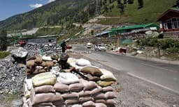 സംഘര്‍ഷത്തിന് അയവില്ല; ചൈനീസ് അതിര്‍ത്തിയില്‍ 32 റോഡുകള്‍ അതിവേഗം