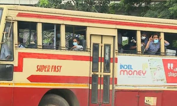 വിമാനത്താവളത്തില്‍ നിന്നെത്തിച്ച പ്രവാസികള്‍ ബസ്സിൽ കാത്തു നിന്നത് മണിക്കൂറുകളോളം ; ക്വാറന്റീന്‍ ഒരുക്കുന്നതില്‍ വീണ്ടും വീഴ്ച്ച