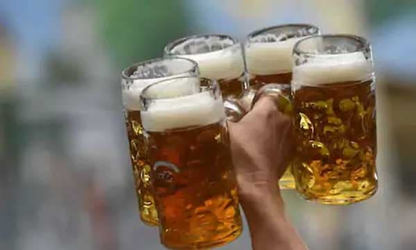 ഒറ്റ ഇരിപ്പിന് 10 കുപ്പി ബയര്‍ അകത്താക്കി; പിന്നെ 18 മണിക്കൂര്‍ മൂത്രമൊഴിച്ചില്ല..; ചൈനക്കാരന്റെ മൂത്രസഞ്ചി പൊട്ടി