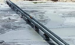 അതിര്‍ത്തിയില്‍ നിര്‍മ്മാണജോലികള്‍ക്ക് വന്‍ കൂലി വര്‍ദ്ധനവ് ; കൂട്ടിയത് 100 മുതല്‍ 170 ശതമാനം വരെ ; 30,000 വാങ്ങിയവര്‍ക്ക് 60,000 കിട്ടും