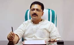 പൊന്നാനിയില്‍ അടുത്ത മാസം ആറു വരെ ട്രിപ്പിള്‍ ലോക്ഡൗണ്‍, 1500 പേര്‍ക്ക് കൊവിഡ് പരിശോധന; തിരു.ദേവസ്വം ബോര്‍ഡില്‍ നിയന്ത്രണം തുടരും