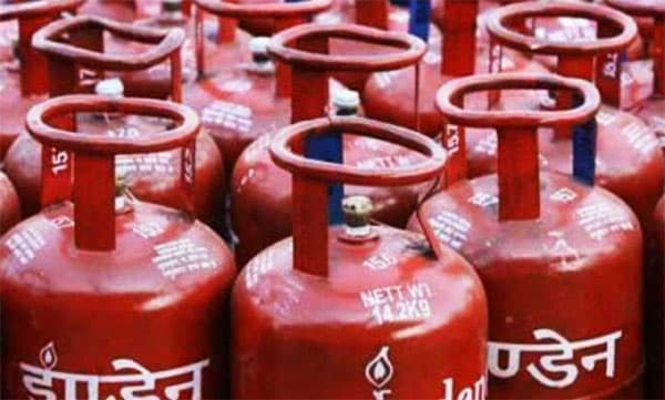 പെട്രോള്‍, ഡീസല്‍ വില ഉയരാത്ത രണ്ടുദിനം; പാചകവാതകത്തിന് വില കൂടി