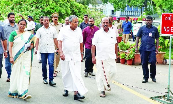 നാലു വര്‍ഷത്തിനിടയില്‍ നാലു തരം പ്രതിസന്ധികള്‍ ; പിണറായി മുഖ്യമന്ത്രിയായി മികച്ച പ്രകടനം നടത്തിയെന്ന് അഭിപ്രായ സര്‍വേകള്‍
