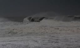 കേരള തീരത്ത് ഉയർന്ന തിരമാലയ്ക്ക് സാധ്യത ; തീരദേശവാസികൾ ജാഗ്രത നിര്‍ദ്ദേശം 