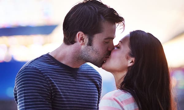 ഒരു ചുടുചുംബനം നല്‍കൂ...,ഇന്ന് അന്താരാഷ്ട്ര ചുംബന ദിനം...!! ;  ഈ ചെറിയ പ്രവര്‍ത്തിയിലൂടെ നിങ്ങളിലെ പ്രണയവും കരുതലും പങ്കാളി അറിയട്ടെ 