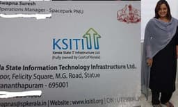 'ഏതോ ഒരു കോണ്‍ട്രാക്ട് തൊഴിലാളിയോ,  സ്വപ്‌നയുടെ  വിസിറ്റിങ് കാര്‍ഡില്‍ സര്‍ക്കാര്‍ മുദ്ര'