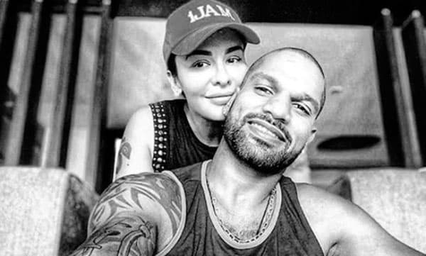 ' പരസ്പരം ഉറ്റുനോക്കുന്നതിലല്ല സ്നേഹം , മറിച്ച് ഒരേ ദിശയിൽ പുറത്തേക്ക് നോക്കുന്നതിലാണ്' ; ഭാര്യ​യ്‌ക്കൊപ്പമുള്ള ചിത്രം പങ്കുവെച്ച് ധവാന്‍