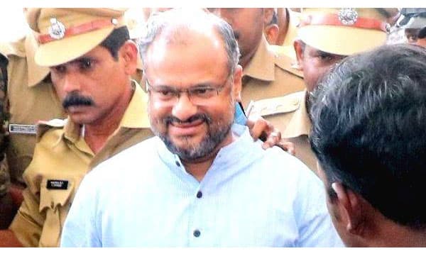 ഫ്രാങ്കോയുടെ ജാമ്യം റദ്ദാക്കി, അറസ്റ്റ് വാറന്റ് പുറപ്പെടുവിച്ചു