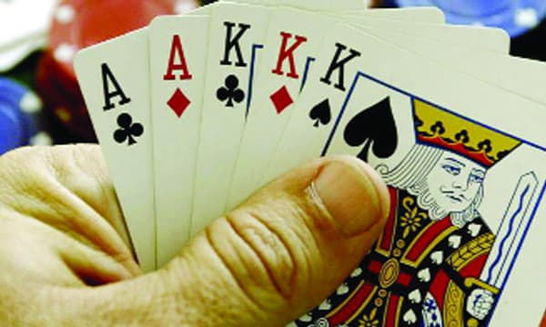 മെമ്പര്‍ഷിപ്പ് തുക രണ്ടരലക്ഷം; ഗുണ്ടിന് ഒരാള്‍ കളത്തില്‍ വയ്‌ക്കേണ്ടത് അരലക്ഷം മുതല്‍ ഒരു ലക്ഷം രൂപ വരെ, ദിവസം സമ്പാദിക്കുന്നത് അഞ്ചു ലക്ഷം വരെ ; വിവാദ പണമിടപാടുകാരന്‍ നടത്തിയിരുന്നത് ഏഴ് ക്ലബുകള്‍  