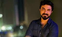 സ്വപ്ന പിടിയിലായ ഹോട്ടലിന്റെ പേരിന് സ്റ്റുഡിയോയുടെ പേരുമായി സാമ്യം; 'സൂര്‍ത്തുക്കള്‍ മുദ്ര ശ്രദ്ധിക്കണ'മെന്ന് അപേക്ഷിച്ച് കൈലാസ് മേനോന്‍