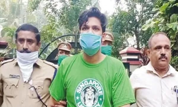 നിരപരാധിയാണ് കുടുക്കിയതാണ്, പോലീസ് മര്‍ദ്ദിച്ച് കുറ്റം സമ്മതിപ്പിച്ചു എന്ന് അന്ന് പറഞ്ഞു ; സൂരജിന്റേത് സ്വയം ബലിയാടായി മറ്റുള്ളവരെ രക്ഷിക്കാനുള്ള ശ്രമം?