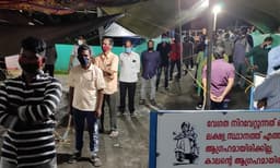 ബംഗളൂരുവില്‍ കോവിഡ് വ്യാപനം രൂക്ഷം, മലയാളികള്‍ കൂട്ടത്തോടെ ജോലി സ്ഥലത്തു നിന്ന് കേരളത്തിലേക്ക് പാലായനം; മുത്തങ്ങ കോവിഡ് കെയര്‍ സെന്ററില്‍ വാഹനങ്ങളുടെ നിര രണ്ട് കിലോമീറ്ററോളം 