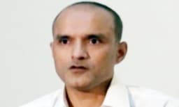 കുല്‍ഭൂഷണ്‍ ജാദവിനെ കാണാന്‍ ഇന്ത്യന്‍ നയതന്ത്രസംഘത്തിന്‌ അനുമതി