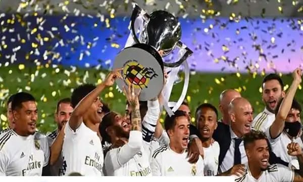 സ്പാനിഷ് ലീഗ് കിരീടം തിരിച്ചുപിടിച്ചു ; റയല്‍ ചാംപ്യന്മാര്‍, കപ്പ് നേടുന്നത് 34 ാം തവണ, തുടര്‍ച്ചയായി പത്ത് ജയം