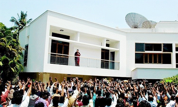 വേദനിലയം മുഖ്യമന്ത്രിയുടെ ഔദ്യോഗിക വസതിയാക്കുന്നതിനെതിരേ ജയയുടെ സഹോദരപുത്രന്‍ ഹൈക്കോടതില്‍