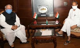 ഗവര്‍ണറെ കണ്ട് അശോക് ഗെലോട്ട്: രാജസ്ഥാനില്‍ വിശ്വാസവോട്ട് അടുത്തയാഴ്ച?