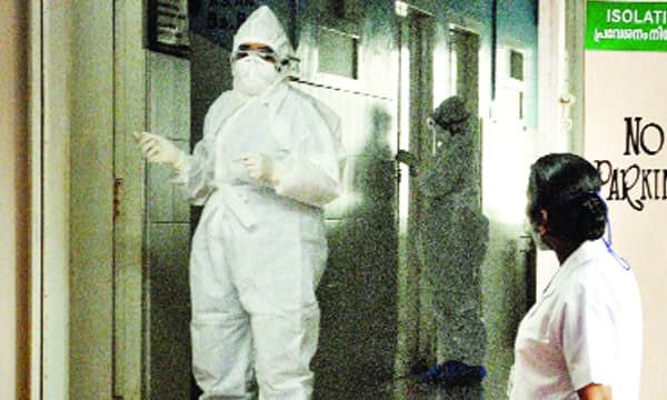 ക്വാറന്റീനില്‍ പോകുന്നവരെ സ്വന്തം വീട്ടുകാര്‍ക്ക് പോലും ഭയം ; മൈസൂരില്‍ നിന്നും വന്ന പെണ്‍കുട്ടിയെ മാതാപിതാക്കള്‍ തള്ളി