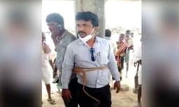 വൈദ്യതി മുടക്കം പതിവായതോടെ റീഡിങ് എടുക്കാന്‍ എത്തിയ ഉദ്യോഗസ്ഥരെ നാട്ടുകാര്‍ തൂണില്‍ പിടിച്ചുകെട്ടി 
