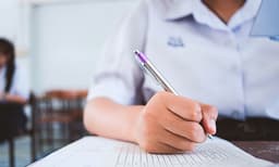 കോഴിക്കോട് കീം പരീക്ഷ എഴുതിയ വിദ്യാര്‍ത്ഥിക്ക് കൊവിഡ് ; വിദേശത്ത് നിന്നെത്തിയ കുട്ടിയുടെ അച്ഛനും കൊവിഡ്