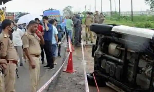 പോലീസിന് കീഴടങ്ങിക്കോ...അല്ലെങ്കില്‍ ചേട്ടന്റെ ഗതി തന്നെ വരും...!! ; വികാസ് ദുബേയുടെ സഹോദരന് അമ്മയുടെ മുന്നറിയിപ്പ് 