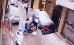 മകളെ തട്ടിക്കൊണ്ടുപോകാന്‍ ശ്രമിച്ചവരെ ഒറ്റയ്ക്ക് നേരിട്ട് അമ്മ; ഇളയച്ഛന്‍ ഏര്‍പ്പെടുത്തിയ ഗുണ്ടകളെന്ന് ഒടുവില്‍ തെളിഞ്ഞു