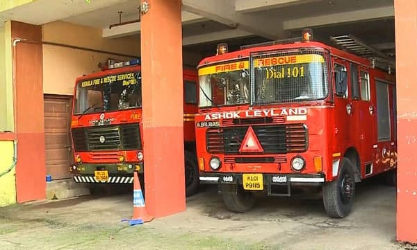 36 ജീവനക്കാരില്‍ 15 പേര്‍ക്കും കോവിഡ്; ഇരിങ്ങാലക്കുട ഫയര്‍ സ്‌റ്റേഷന്‍ അടച്ചു