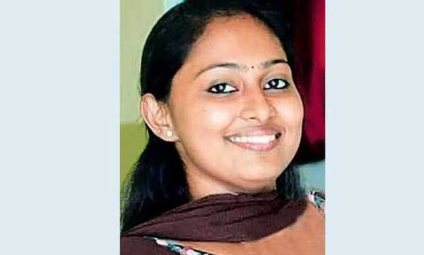 അമേരിക്കയില് മലയാളി നഴ്സിനെ കൊലപ്പെടുത്തി; 17 പ്രാവശ്യം കുത്തിയ ശേഷം കാര് കയറ്റി ഇറക്കി