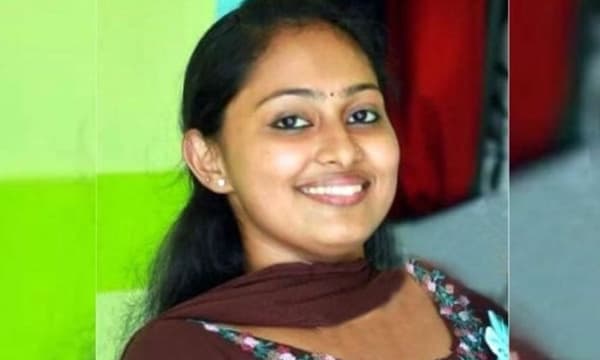 ചങ്ങനാശ്ശേരിയിലെ ഭര്‍ത്തൃവീട്ടില്‍ വെച്ചും മര്‍ദ്ദിച്ചു, മെറീന്‍ മടങ്ങിയത് ഫിലിപ്പുമായി ഇനി ജീവിതമില്ലെന്ന് തീരുമാനിച്ചുറപ്പിച്ച് ; ദാരുണാന്ത്യം മാതാവും കുഞ്ഞും അമേരിക്കയിലേക്ക് ടിക്കറ്റ് എടുത്ത് കാത്തിരിക്കെ
