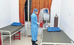 കോവിഡ് പ്രതിരോധം; രോഗബാധിതര്‍ വര്‍ധിക്കുന്നു; ഇനി രോഗികള്‍ക്ക് വീട്ടിലിരുത്തി ചികിത്സ 