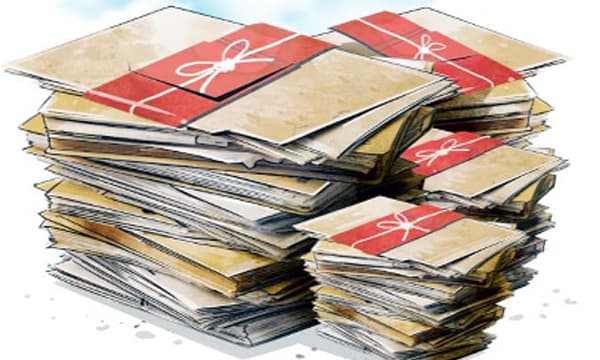 കോവിഡില്‍ ''വര്‍ക്ക് അറ്റ് ഹോം'' ;  സര്‍ക്കാര്‍ ജീവനക്കാര്‍ വീട്ടിലിരുന്ന് ശമ്പളം വാങ്ങി, വര്‍ക്ക് മാത്രം നടന്നില്ല, 38 വകുപ്പുകളില്‍ ഒന്നരലക്ഷം ഫയലുകള്‍ കെട്ടിക്കിടക്കുന്നു 