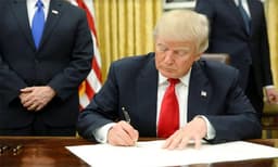 എച്ച് 1 ബി വിസ കരാറടിസ്ഥാനത്തിലുള്ള ജോലിക് വിലക്കു, ഉത്തരവില്‍ ട്രംപ്ഒപ്പു വെച്ചു