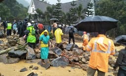 വയനാട്ടില്‍ കനത്തമഴ ഉരുള്‍പൊട്ടലും മണ്ണിടിച്ചിലും ; ഉയര്‍ന്ന പ്രദേശങ്ങളില്‍ നിന്നും ആള്‍ക്കാരെ മാറ്റുന്നു ; പാല്‍ചുരത്തില്‍ ഗതാഗതതടസ്സം