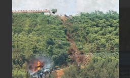 അന്ന് പിളര്‍ന്ന ഭാഗത്ത് കൂടി വിമാനത്തില്‍ നിന്ന് ആകെ രക്ഷപ്പെട്ടത് ഏഴ് പേര്‍ ; ഇന്നലെ കരിപ്പൂരിലും ആവര്‍ത്തിച്ചത് 2010 ല്‍ മംഗലാപുരത്ത് ഉണ്ടായതിന് സമാനമായ ദുരന്തം