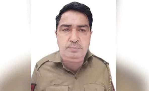 മദ്യലഹരിയില്‍ കോളജ് വിദ്യാര്‍ത്ഥി ഓടിച്ച കാര്‍ പട്രോളിംഗ് വാഹനത്തില്‍ ഇടിച്ചുകയറി പോലീസുകാരന്‍ മരിച്ചു